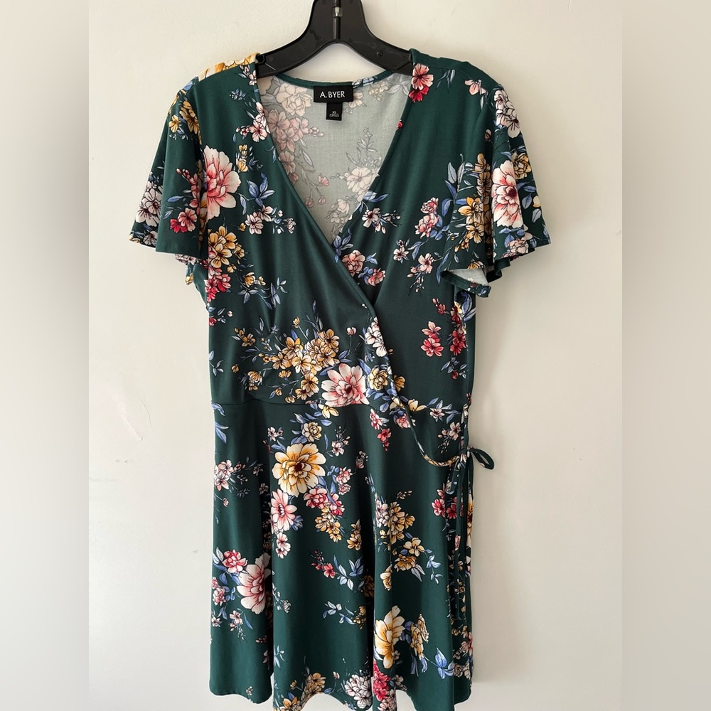 A Bayer dress size XL green floral design multi color